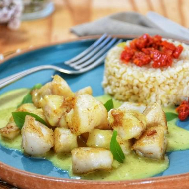 PEIXE AO MOLHO INDIANO